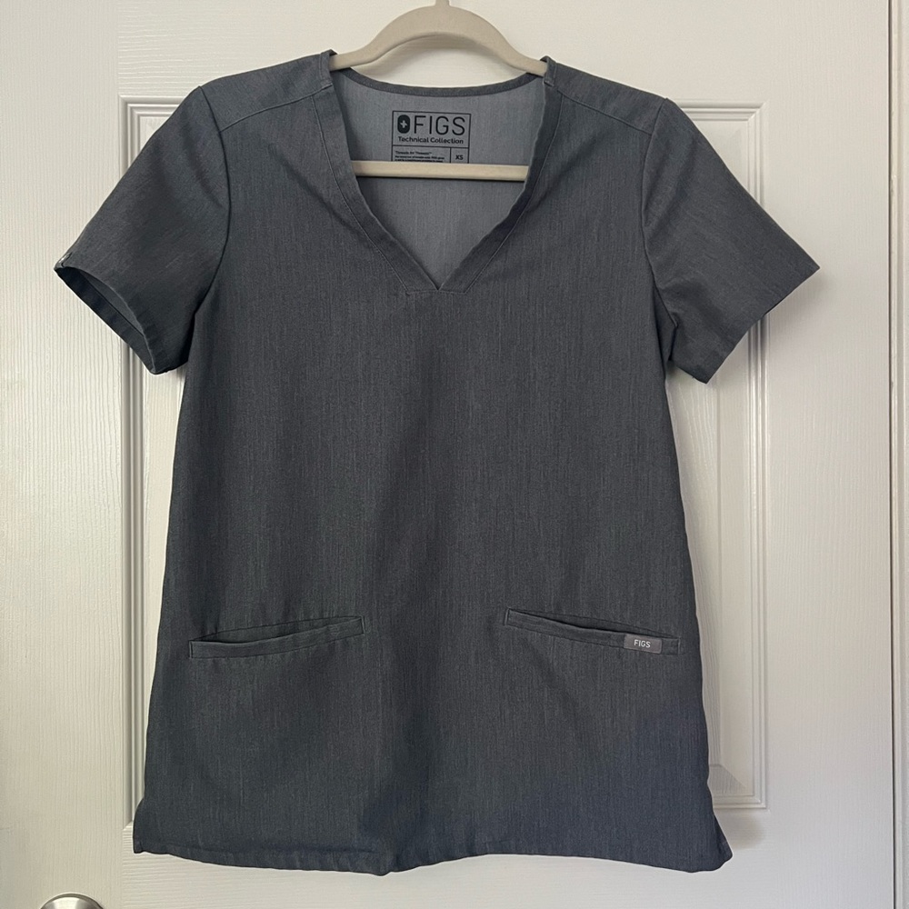 Figs Casma Three-Pocket Scrub Top - Graphite - XS